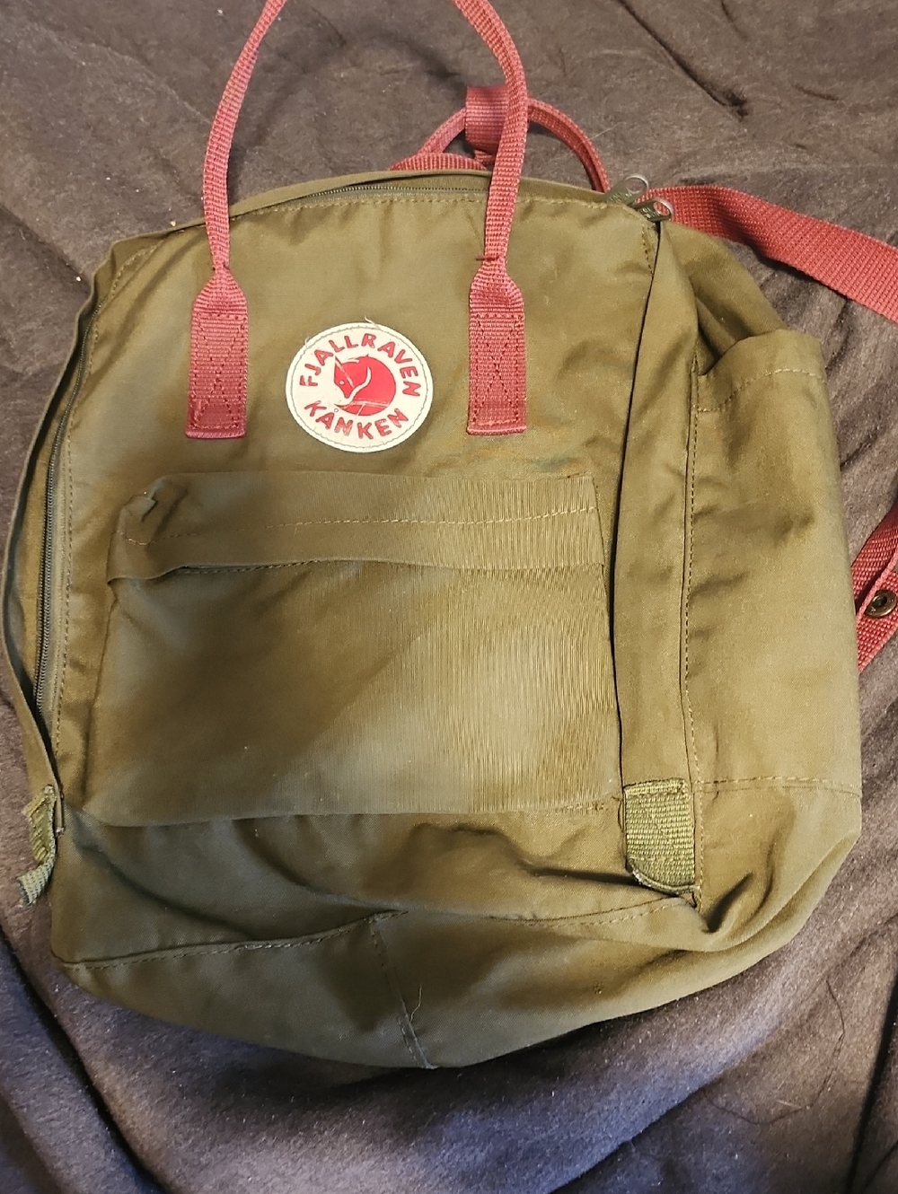 Fjallraven Kånken Olive Green Backpack with Red Accents